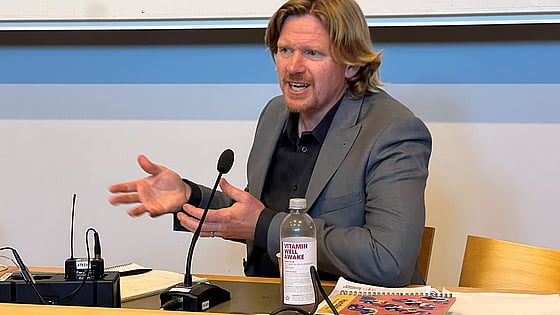 Henrik Nilsson presenterar sin doktorsavhandling. Foto: RKH