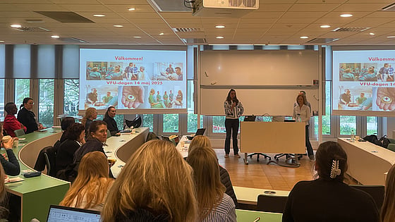 Katarina Brochard, Cecilia Häckter-Ståhl och Hanna Gabrielsson välkomnar deltagarna till VFU-dagen 2025. Foto: RKH