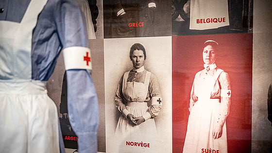 Monter med sjuksköterskor från historien. Foto: Jenny Frejing