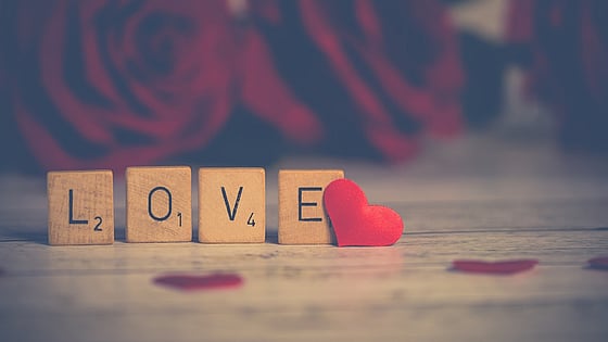 Rosor och ordet LOVE