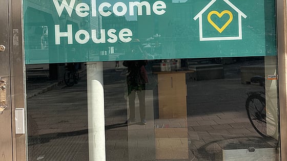 Skylt för Welcome House