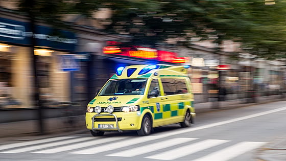 Ambulans under utryckning. Foto: Mostphotos