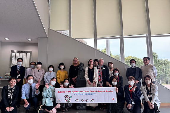 Besök på Japanese Red Cross Toyota College of Nursing. Foto: RKH
