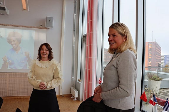 Bild av minister och rektor.