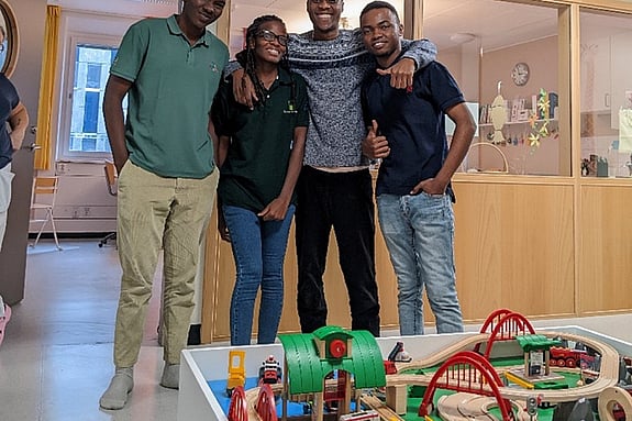 De tanzaniska studenterna Moses, Kelvin, Fortunata och Issack från Kilimanjaro Christian Medical University College. Foto: Privat