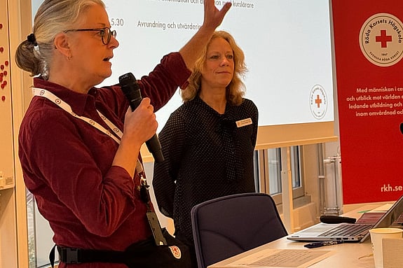 Katarina Brochard och Cecilia Häckter-Ståhl från Röda Korsets Högskola. Foto: RKH