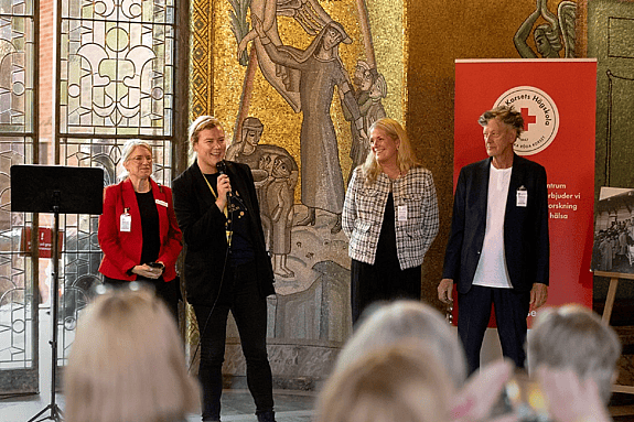 Föreläsningen arrangerades av Röda Korsets Högskola i samarbete med Stockholms stadshus. På bilden Emma Schill, guide på Stadshuset, Susanne Georgsson, rektor vid Röda Korsets Högskola och Per Allan Olsson, föredraghållare. Foto: Sören Andersson