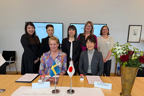 Signering av överenskommelse mellan Röda Korsets Högskola och Japanese Red Cross College of Nursing i Tokyo.