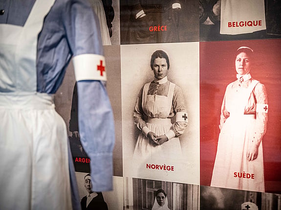 Monter med sjuksköterskor från historien. Foto: Jenny Frejing