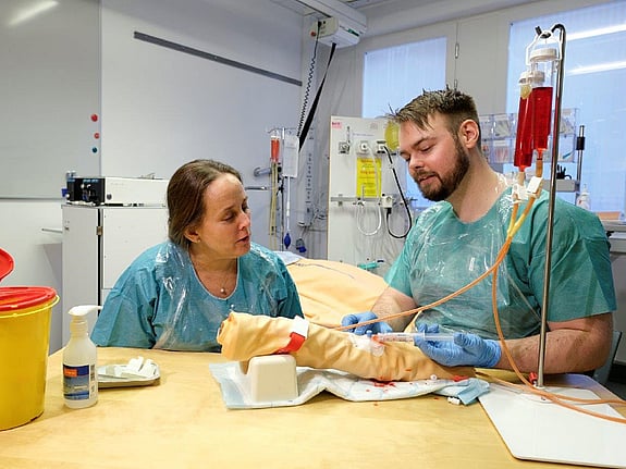 Bild av sjuksköterskestudenter.