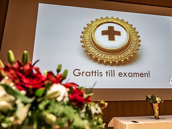 Bild på scenen vid avslutningshögtiden våren 2024. Foto: Jenny Frejing