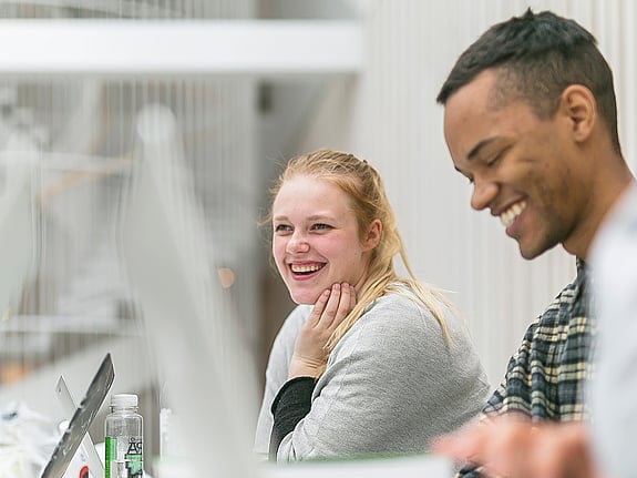 Studenter vid Röda Korsets Högskola. Foto: RKH
