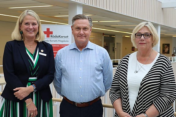 Rektor Susanne Georgsson, Kenth Naucler, ordförande för Röda Korsets Högskola och Anna Hägg-Sjöquist, ordförande för Svenska Röda Korset.